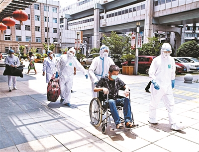 胡先生家中四人感染新冠肺炎病毒,包括妻子
