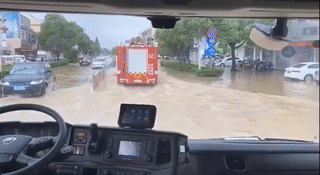 3385万人次受灾!但洪水中,这一幕幕真的很暖!