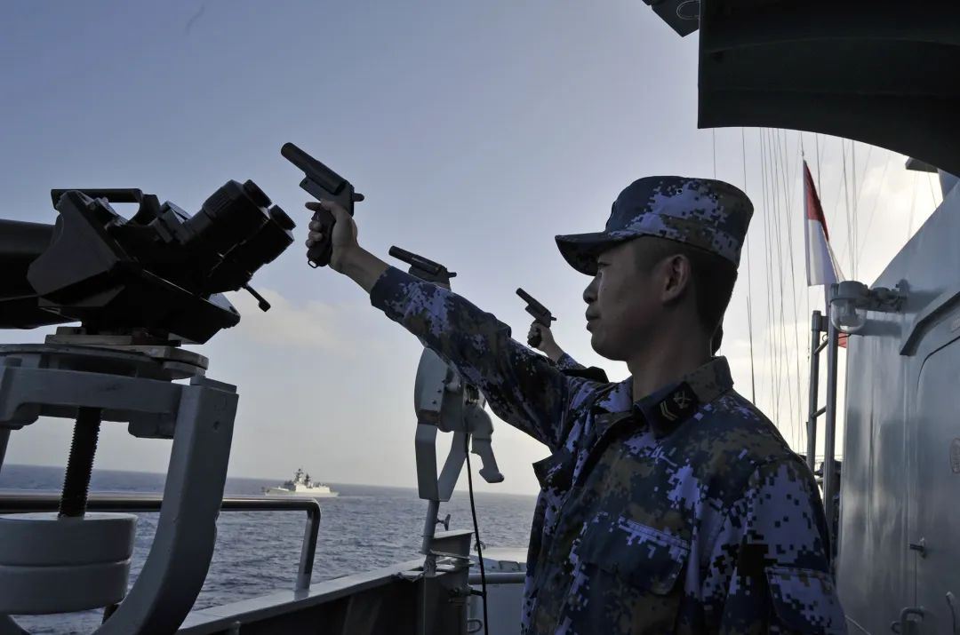 高清大图来袭!海军第34,35批护航编队亚丁湾分航