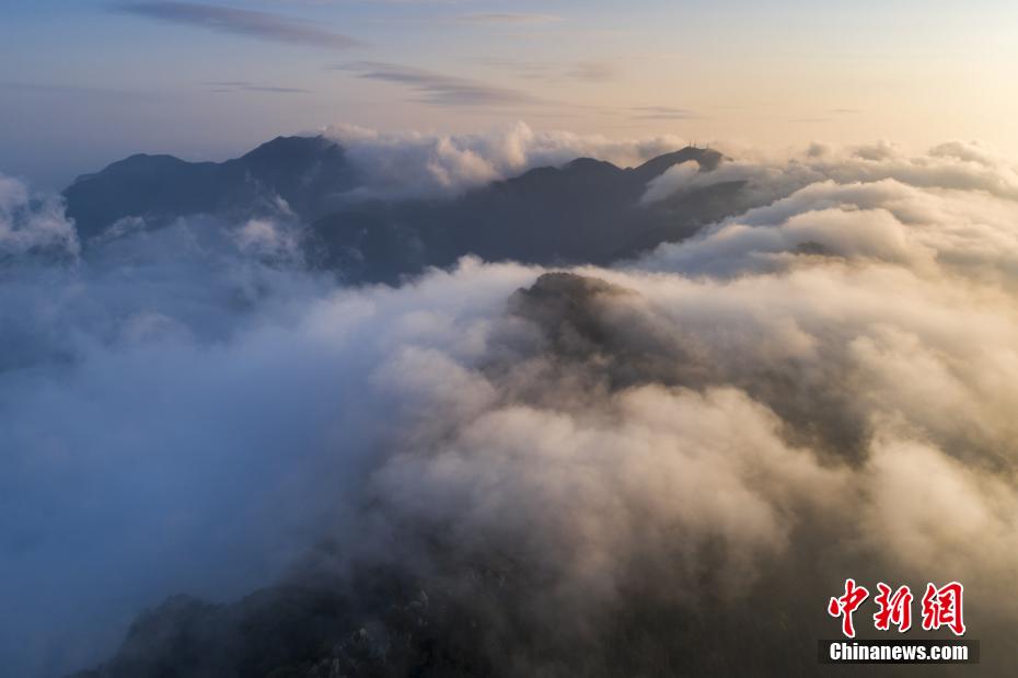 鸟瞰江西庐山壮观云海波澜壮阔排山倒海