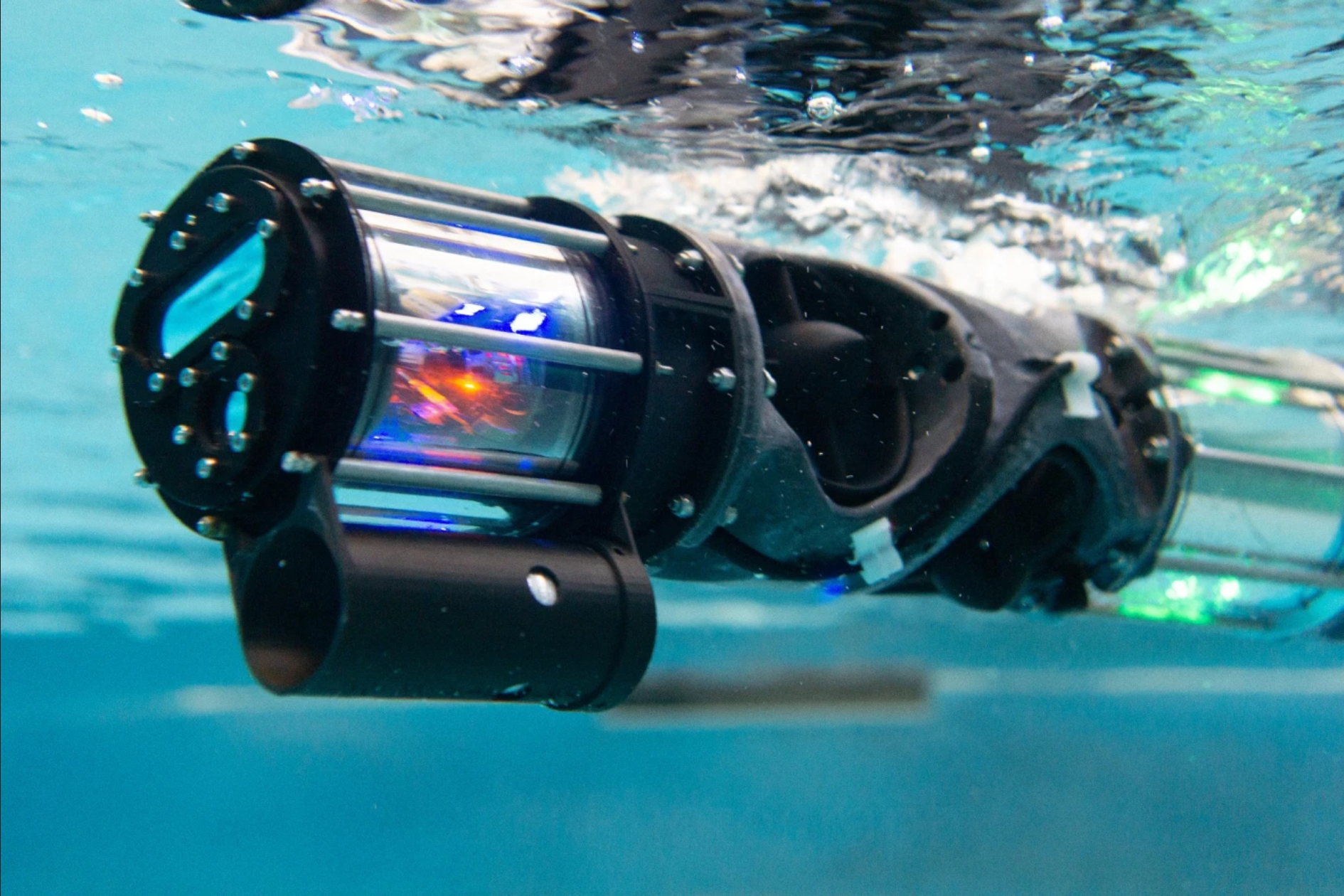 cmu蛇形机器人再获新技术游泳