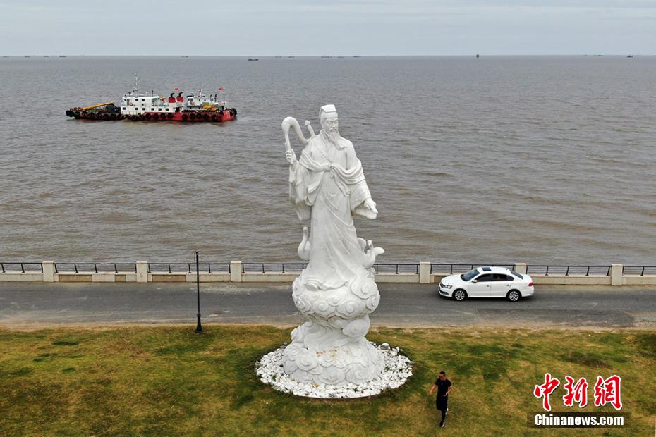 航拍黄海之滨江苏启东吕四现代化渔港勾勒经济发展新图景