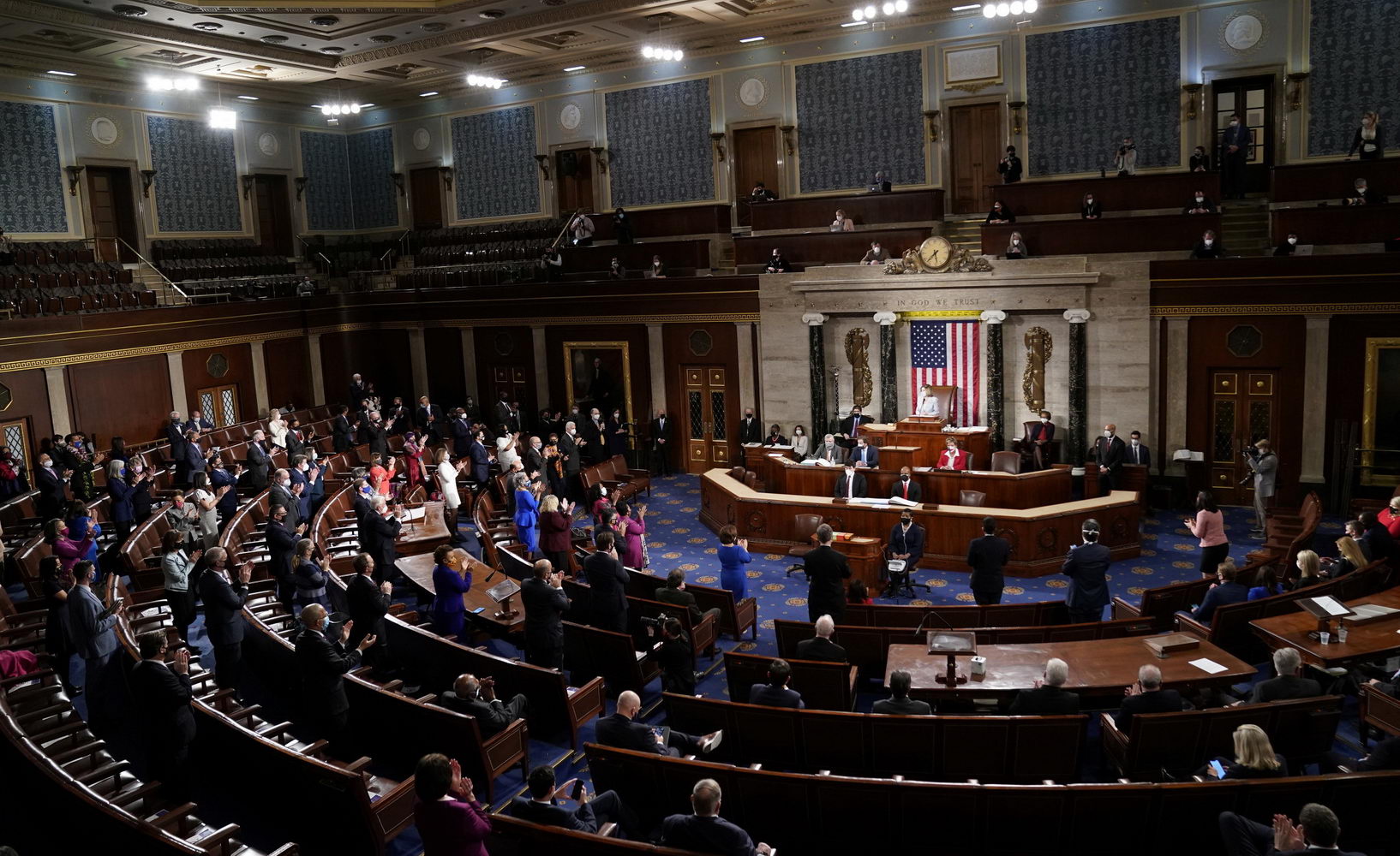 美国第117届国会宣誓就职 佩洛西再次当选美国众议院