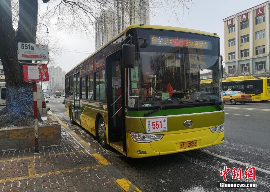 哈尔滨市呼兰区公交车有序恢复运行