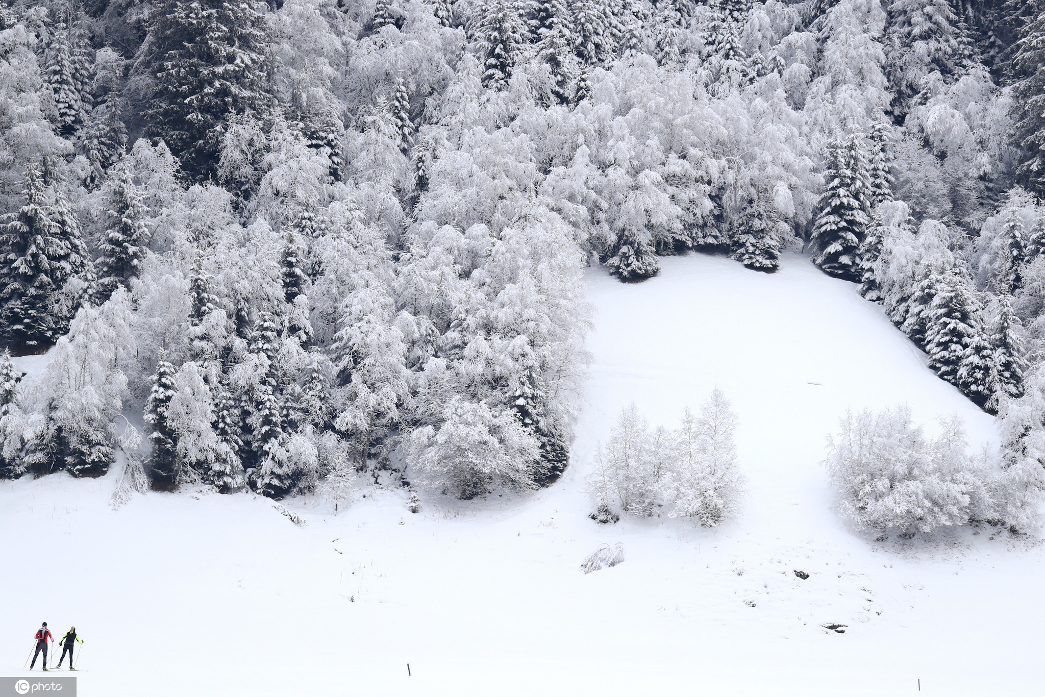 冰封世界美如画航拍意大利南蒂罗尔山区雪景