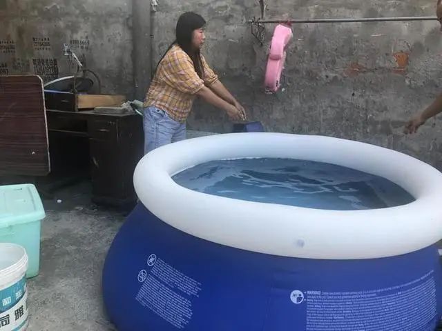 “我要放弃哪个女儿?”42岁妈妈每天被折磨