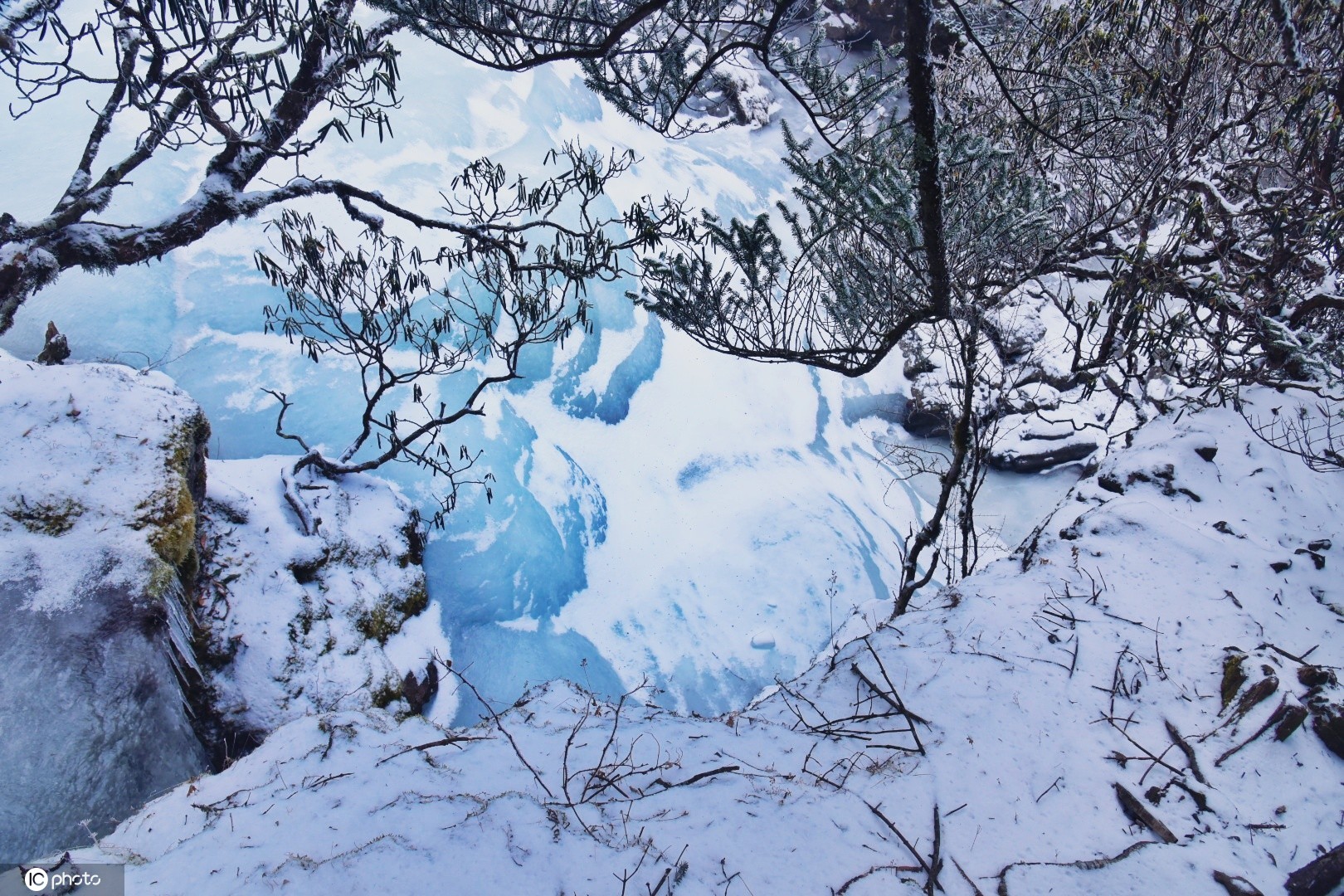 大寒节气 云南昆明禄劝轿子雪山现绝美雪景