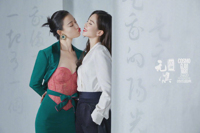 倪妮x刘诗诗演绎闺蜜情 牵牵手相视一笑