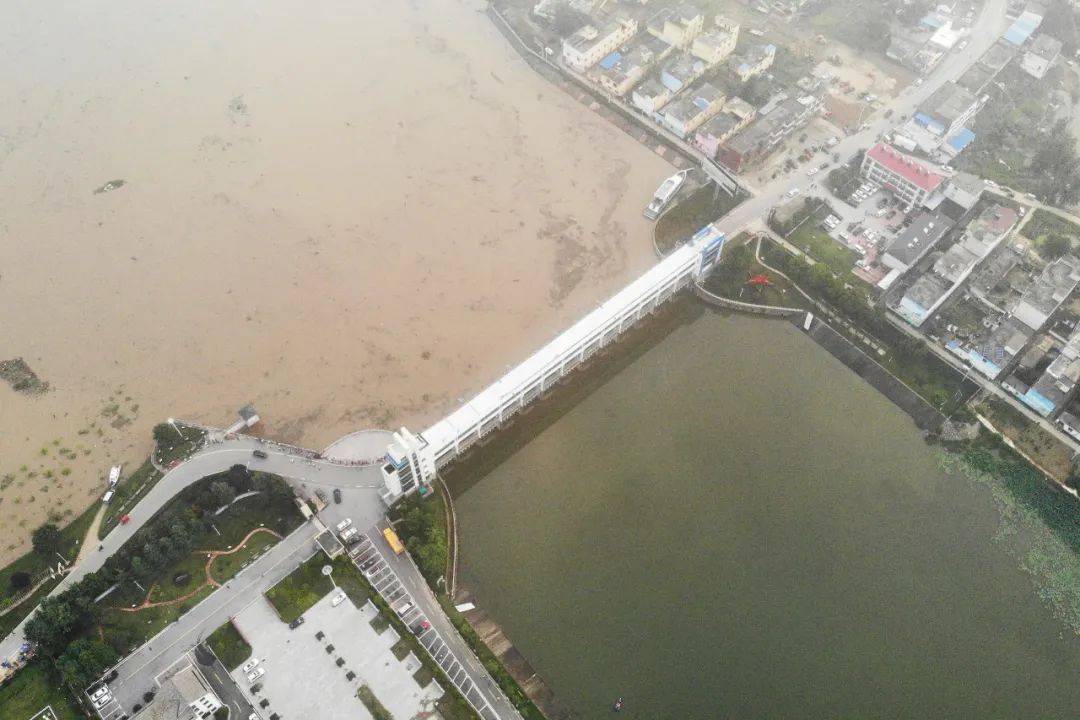 淮河干流王家坝闸开闸泄洪