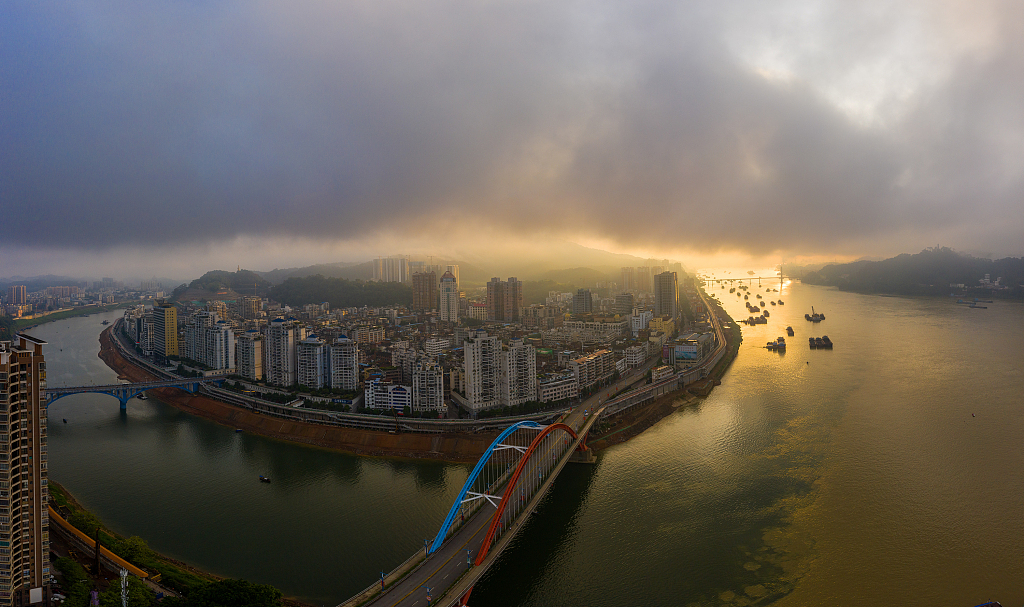 广西梧州:市区现平流雾美景