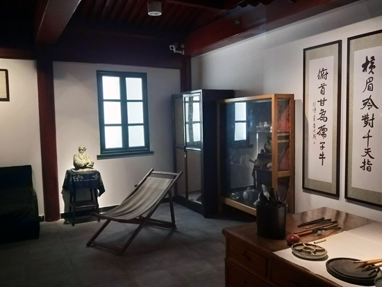 徐悲鸿纪念馆复原画家故居,展现徐悲鸿生活场景.