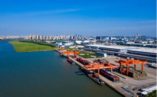“水水中转”新突破 园区港入围长三角自贸试验区十大制度创新案例