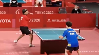 残奥会上用嘴打球的乒乓大叔真帅！