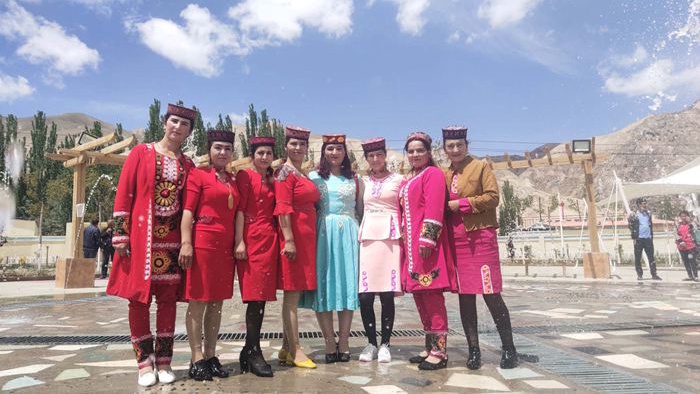 和田皮山县塔吉克民族风情园有塔吉克族独有的民族风俗饮食文化歌舞