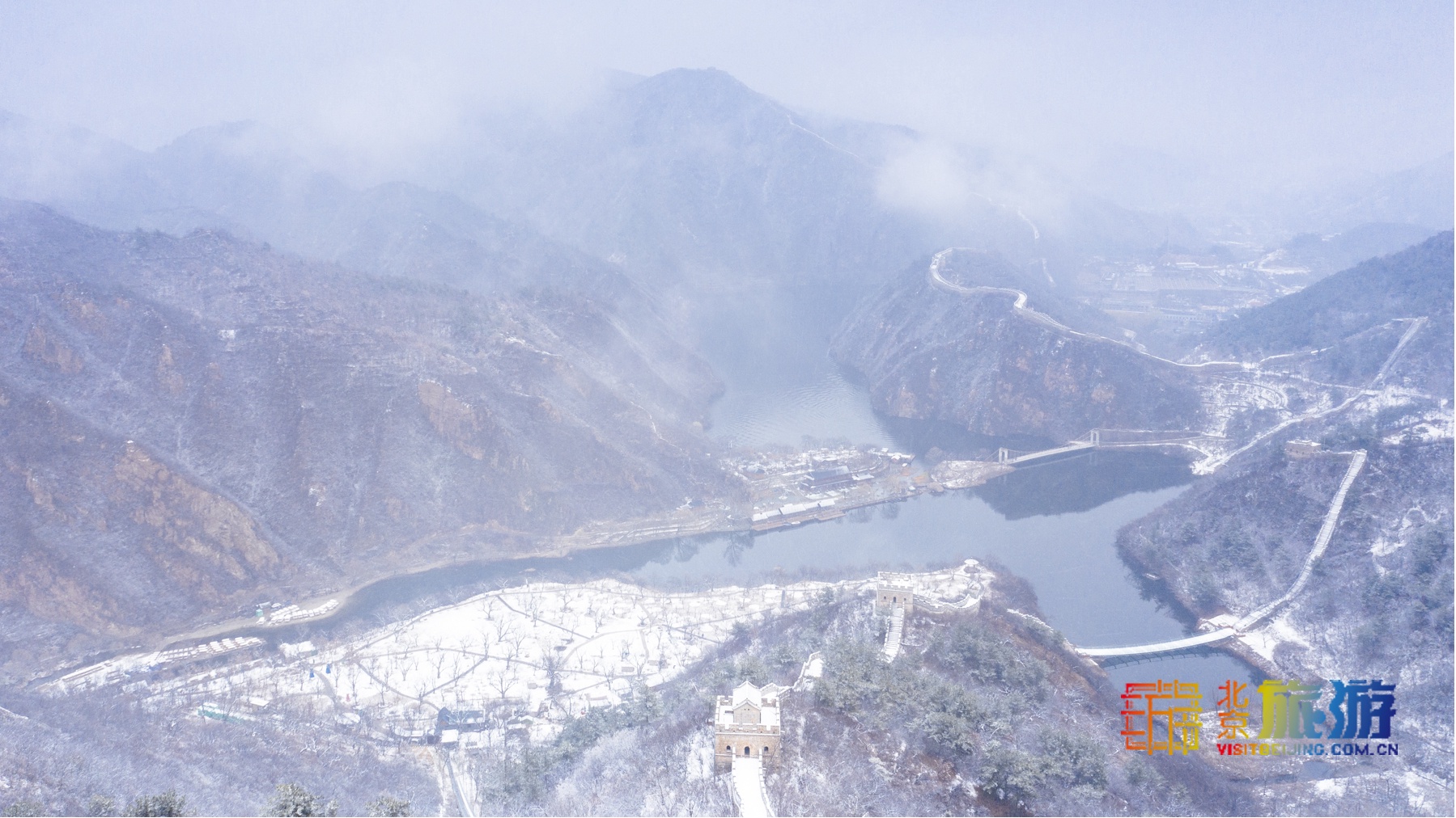 黄花城水长城雪景图片