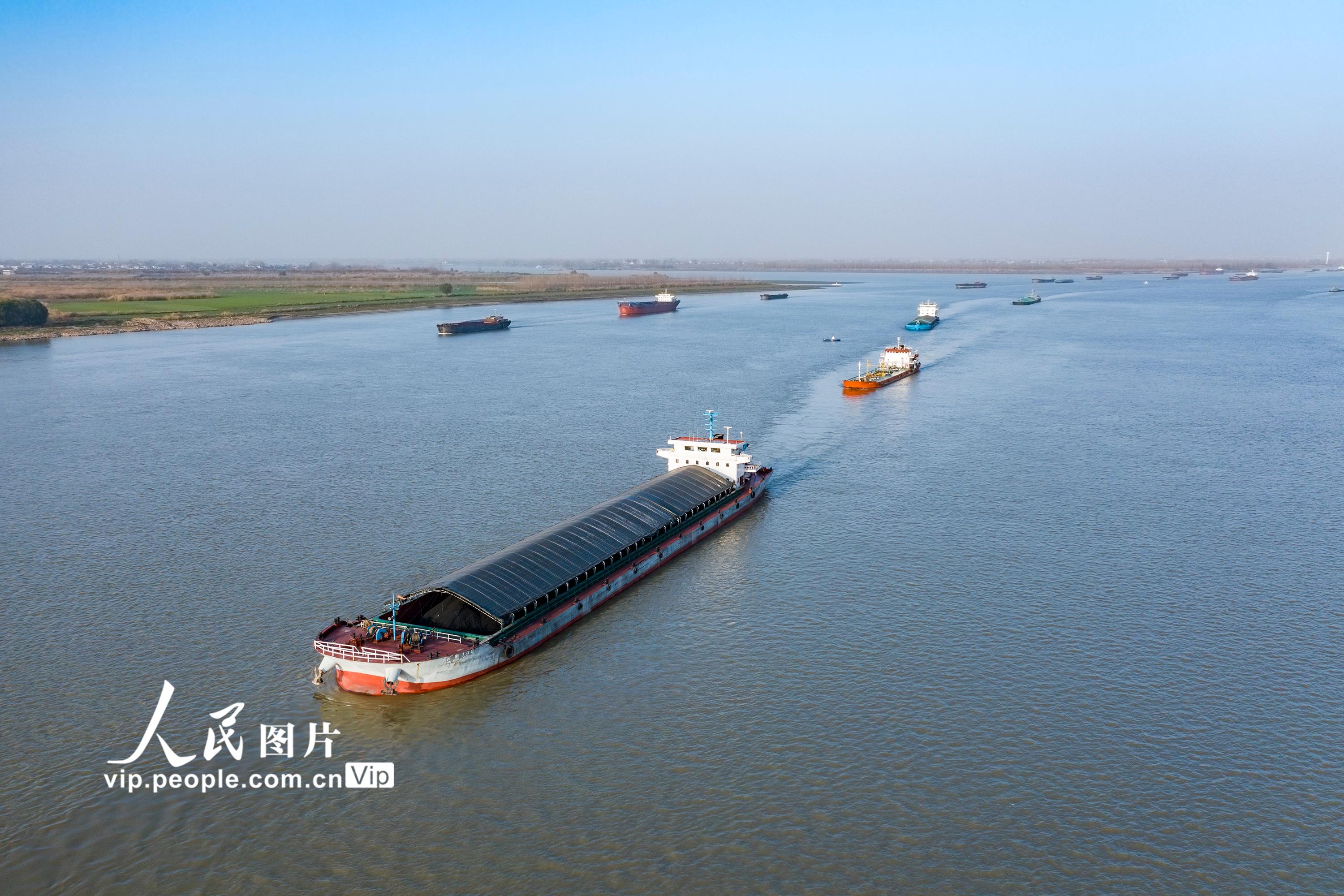 安徽芜湖:繁忙的长江黄金水道