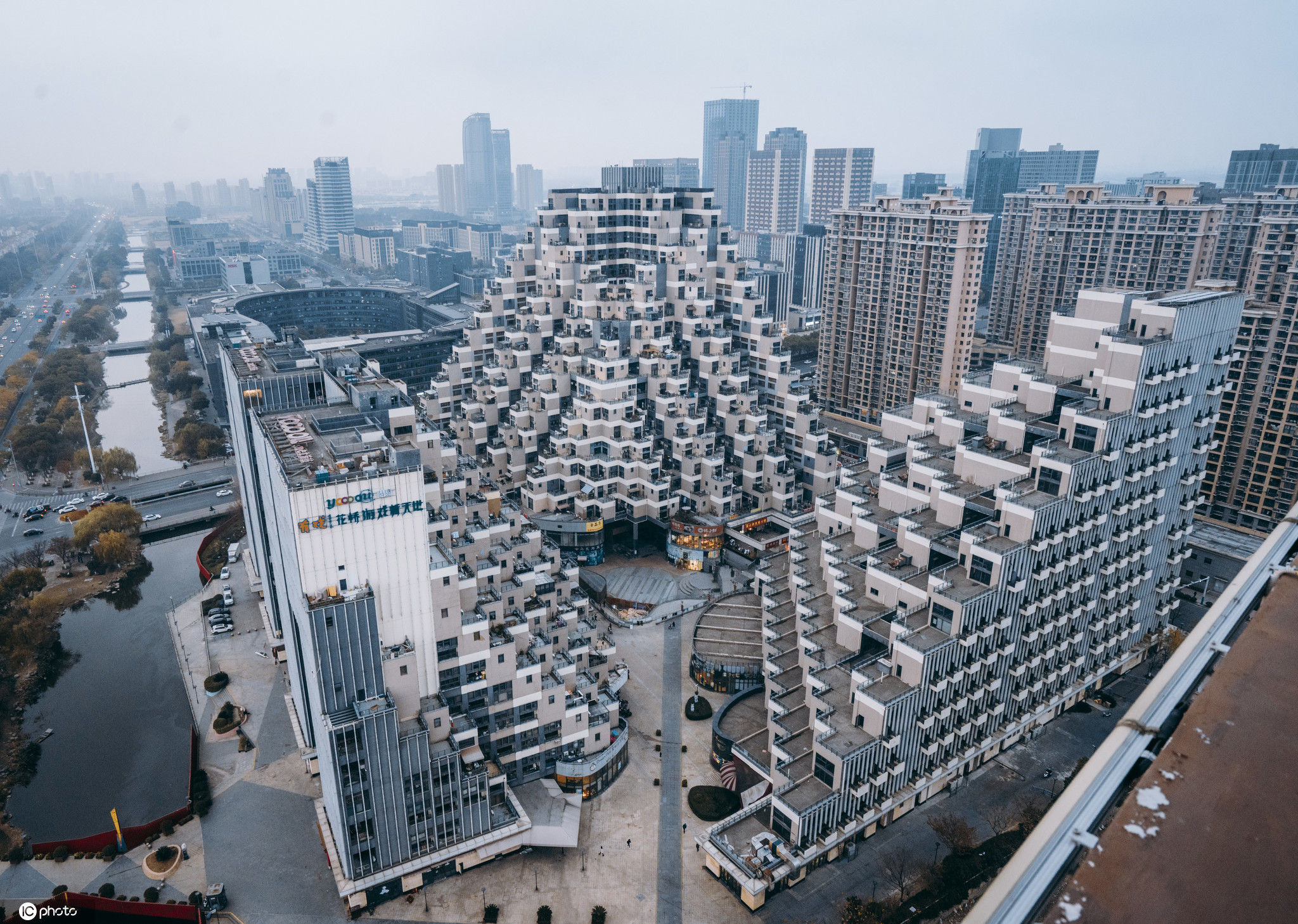 江苏昆山现科幻风建筑02游站未来城变身网红打卡地