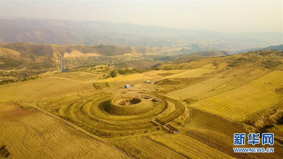 这是10月25日拍摄的呼和浩特市武川县境内的北魏皇帝祭天遗址发掘现场（无人机照片）。 新华社记者 彭源 摄