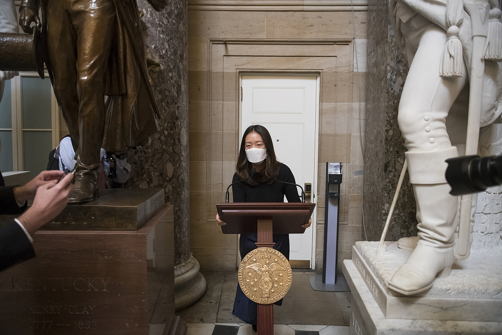 美国:众议院议长佩洛西的讲台重回国会大厦