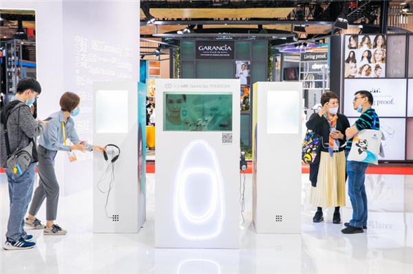 观众体验ageloc系列美容仪产品