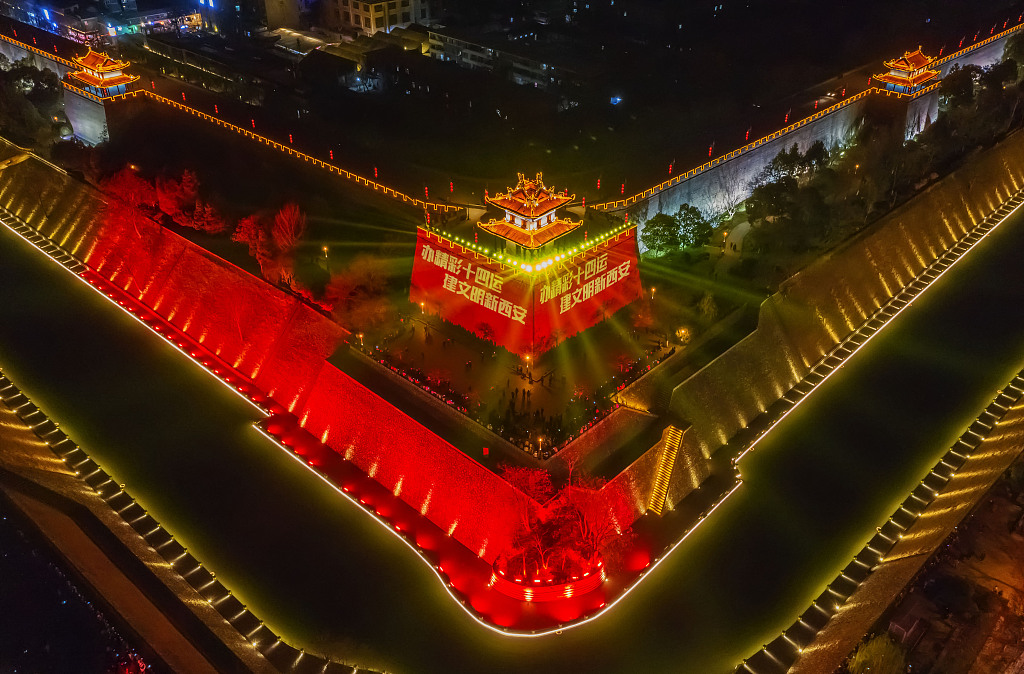 实拍西安城墙灯光秀