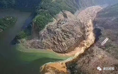 因清江上游屯堡乡马者村沙子坝滑坡,造成清江上游形成堰塞湖,随时有