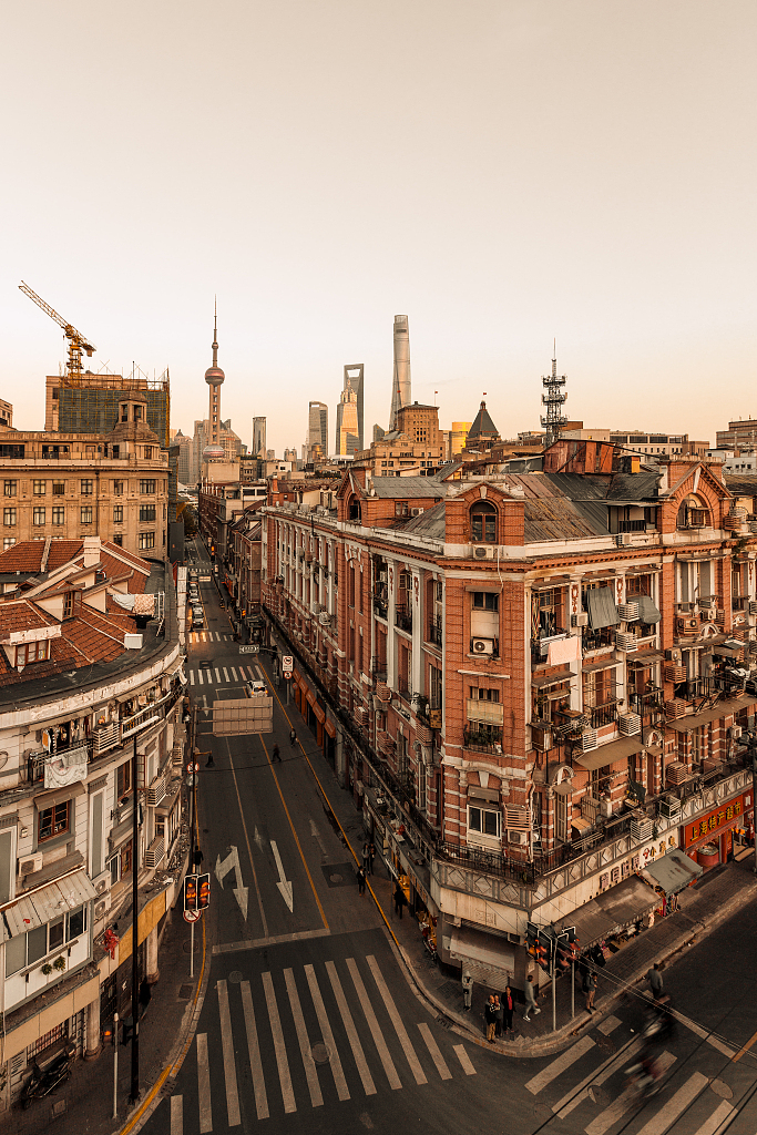 第三届进博会开幕品味繁华都市与老城厢完美交融的上海风光