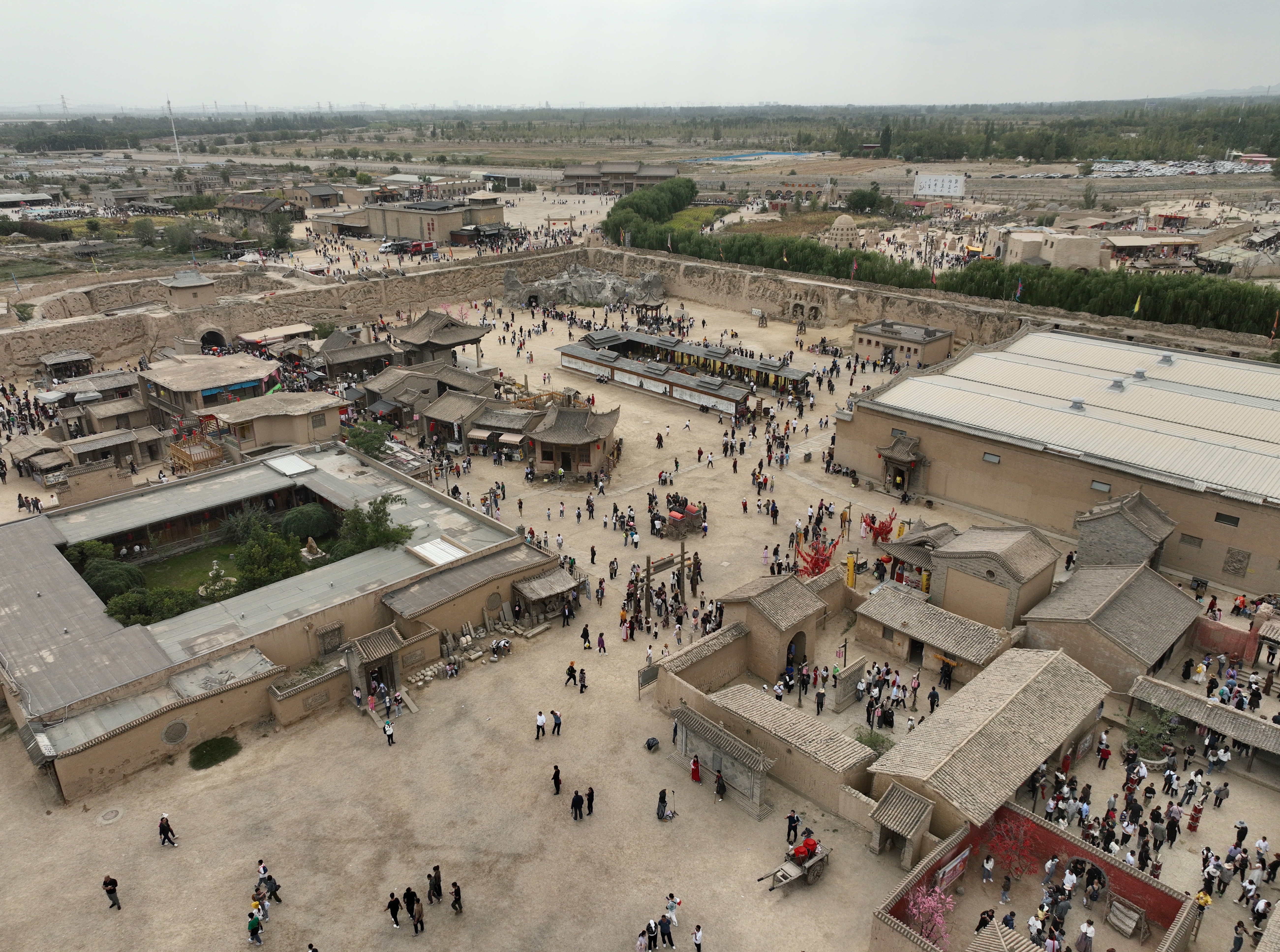 国庆假期 宁夏镇北堡西部影城迎旅游高峰