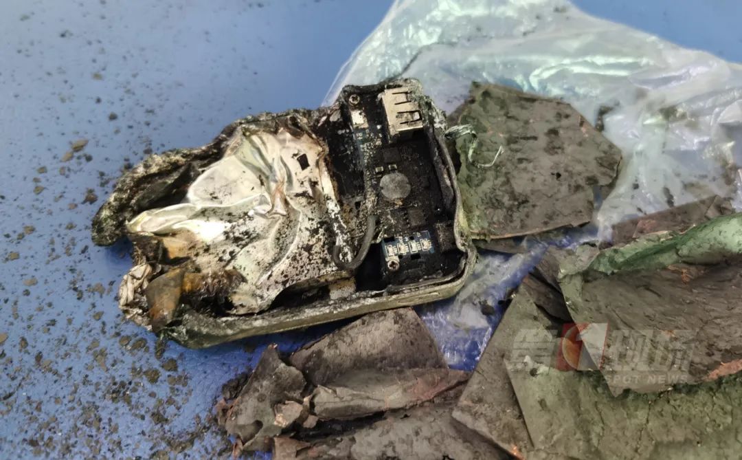 充电宝突然在裤兜内爆燃!男子多处被严重烧伤!