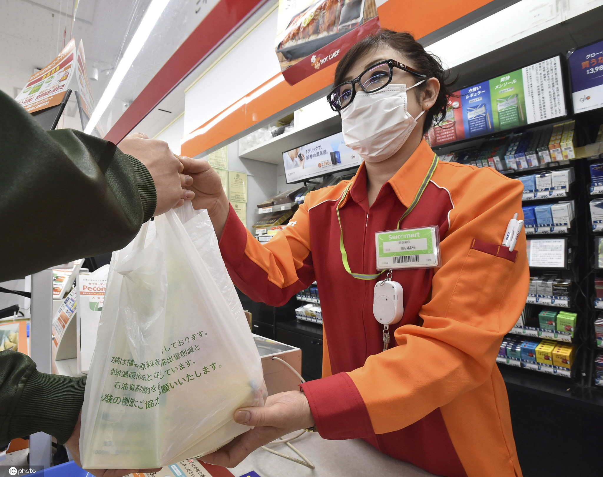 日本便利店开始对购物袋收费 每个3日元