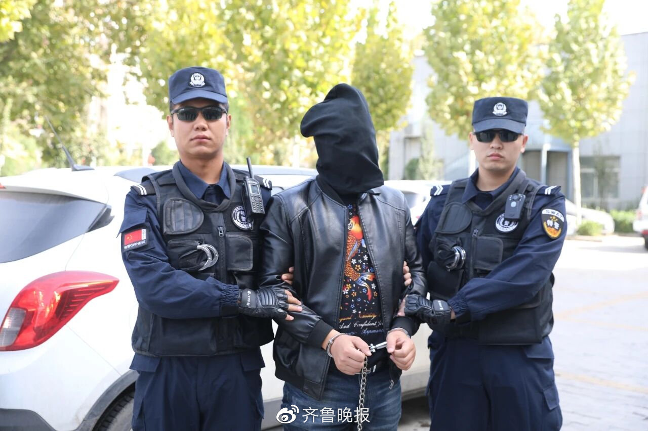 潜逃15年的命案逃犯被抓获当事人我们的妈妈终于可以瞑目了