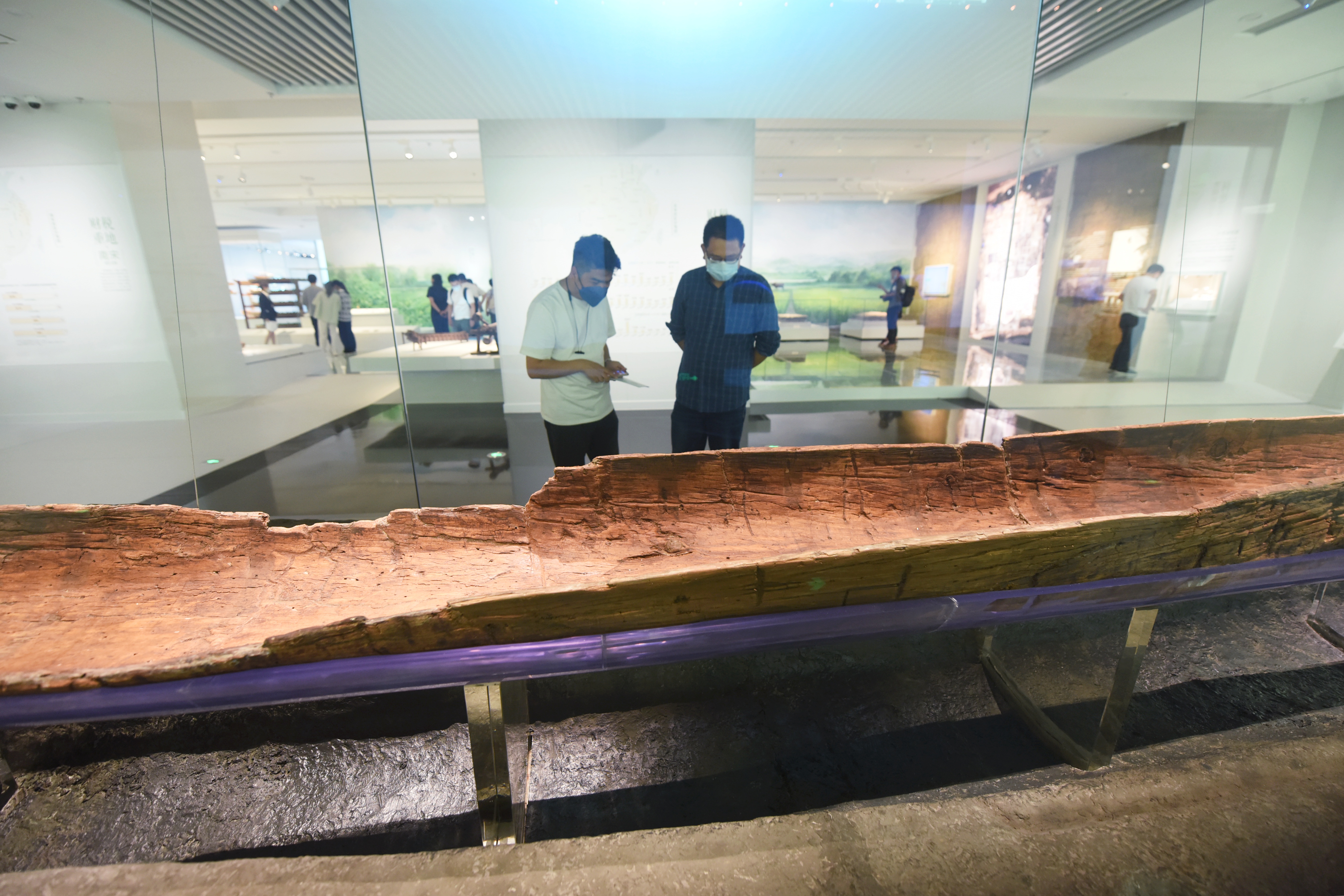史前最长独木舟亮相杭州 距今5000年历史