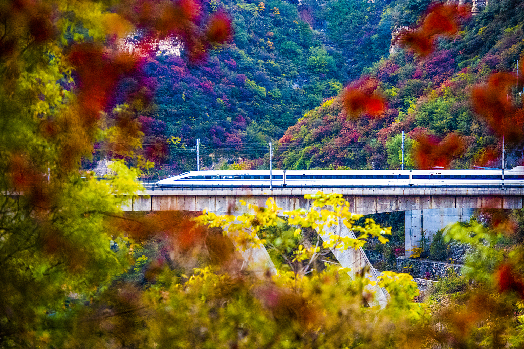 石家庄:石太客运专线沿途太行山脉段色彩斑斓(图4) 石家庄:石太客运专线沿途太行山脉段色彩斑斓(图4)