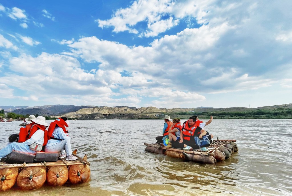 宁夏中卫羊皮筏子在黄河焕发新生命 系黄河最古老交通工具之一