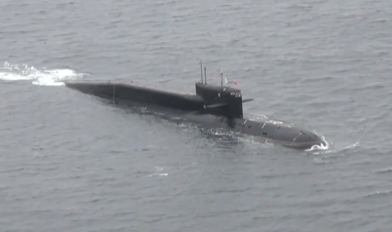 俄军在演练中出动的战略导弹核潜艇