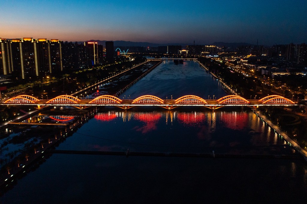 山西太原漪汾橋夜景絢麗