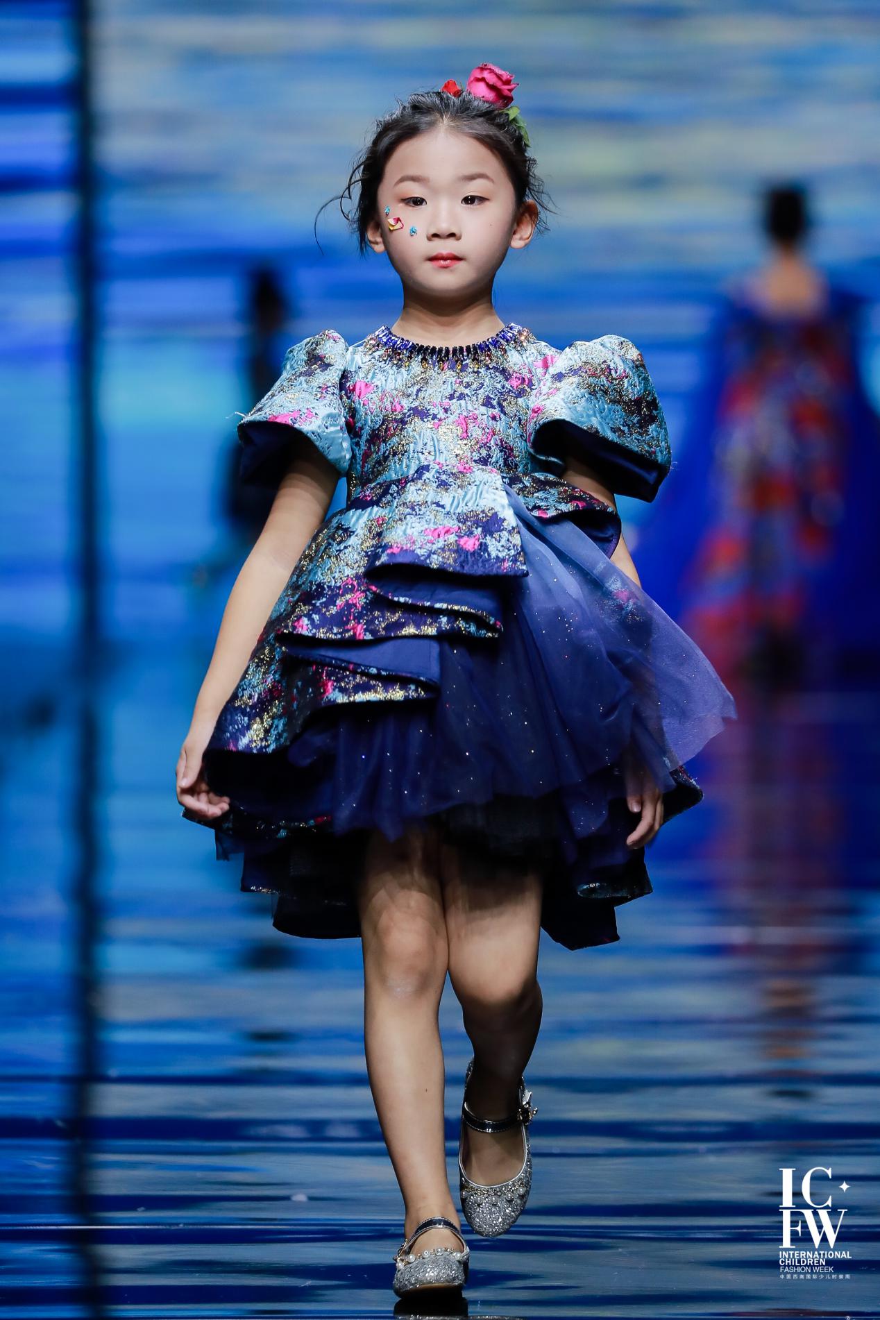 ainaame儿童高端礼服 亮相2020西南国际少儿时装周