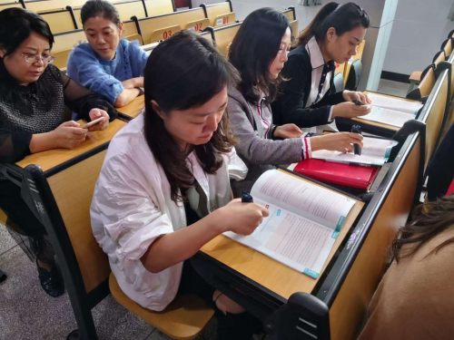 内江市东兴初中学生及家长教师使用有道词典笔学习英语