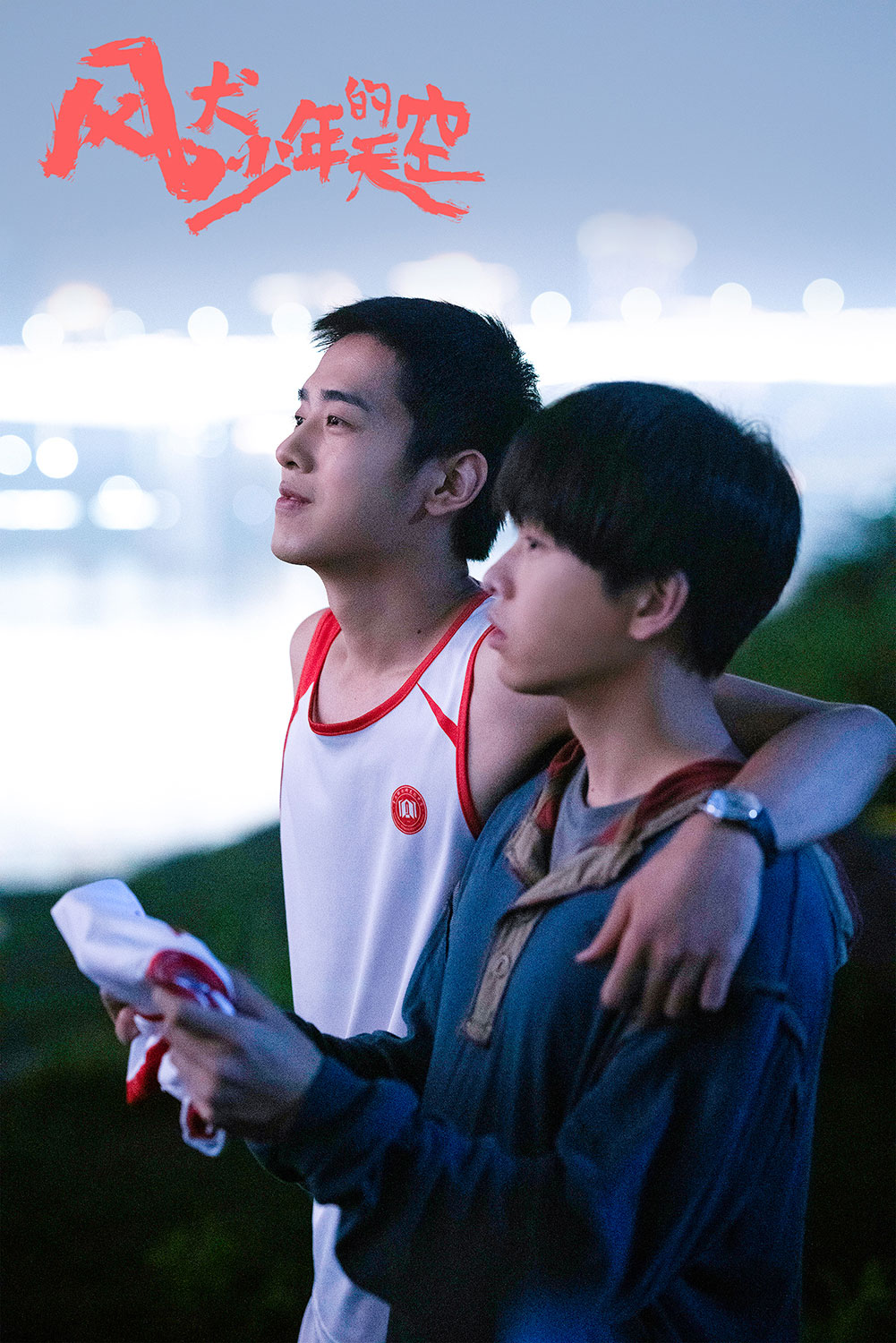 你穿大衣靴子的样子时髦又显高