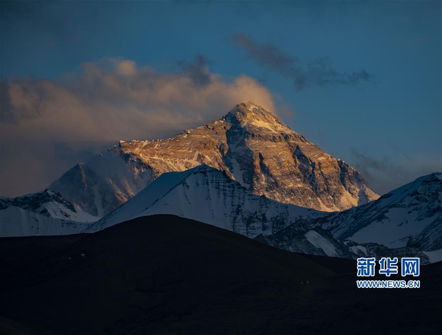 世界第一高峰是什么峰 4eee3ecdd584bfa426ae3187d85cbb3b.jpg