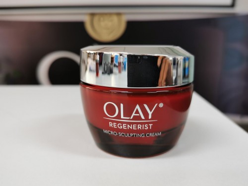 (Olay可回收玻璃瓶包装)