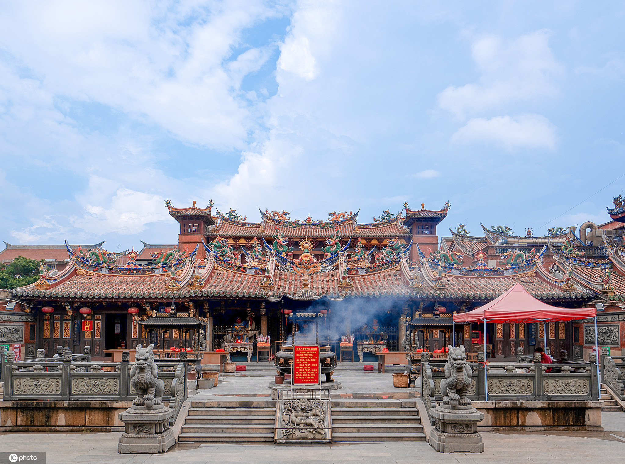 海上明月共潮生百万人共赏钱塘江大潮