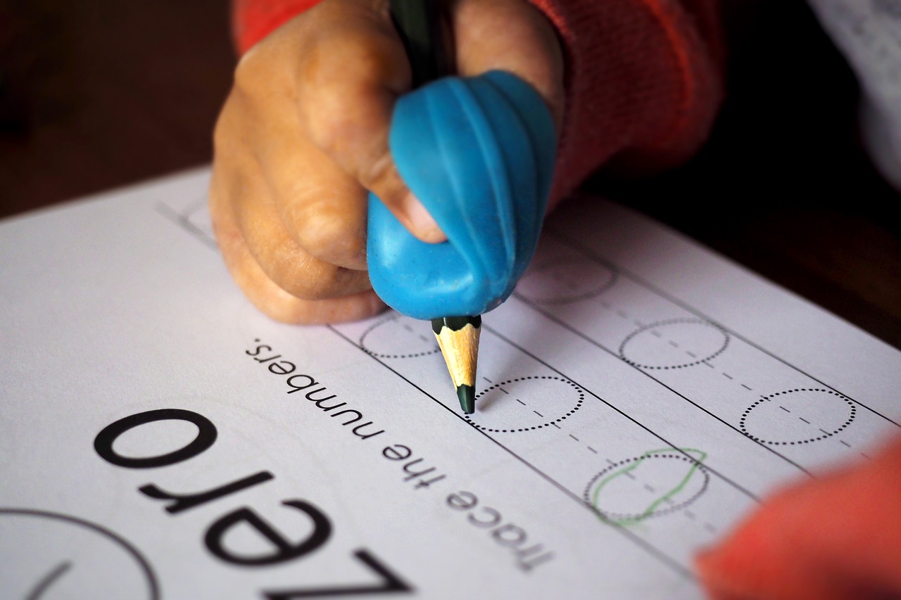 研究发现教育过程中训练书写比在键盘上打字更能让孩子们聪明