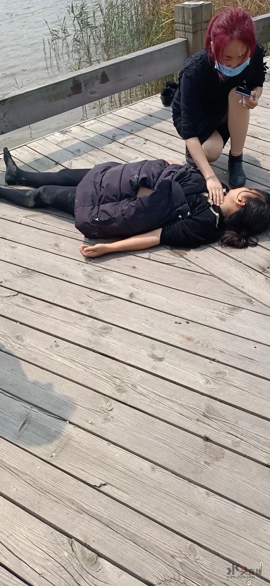 跳河孕妇脉搏没了,一名女医生路过