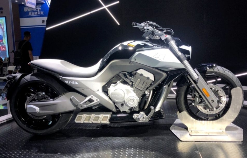 太子专业户奔达摩托 680cc四缸巡航车亮相