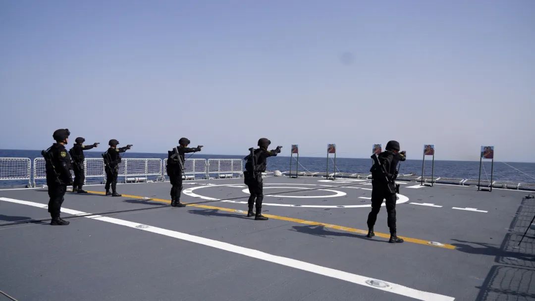 高燃!中国海军亚丁湾特种射击训练视频