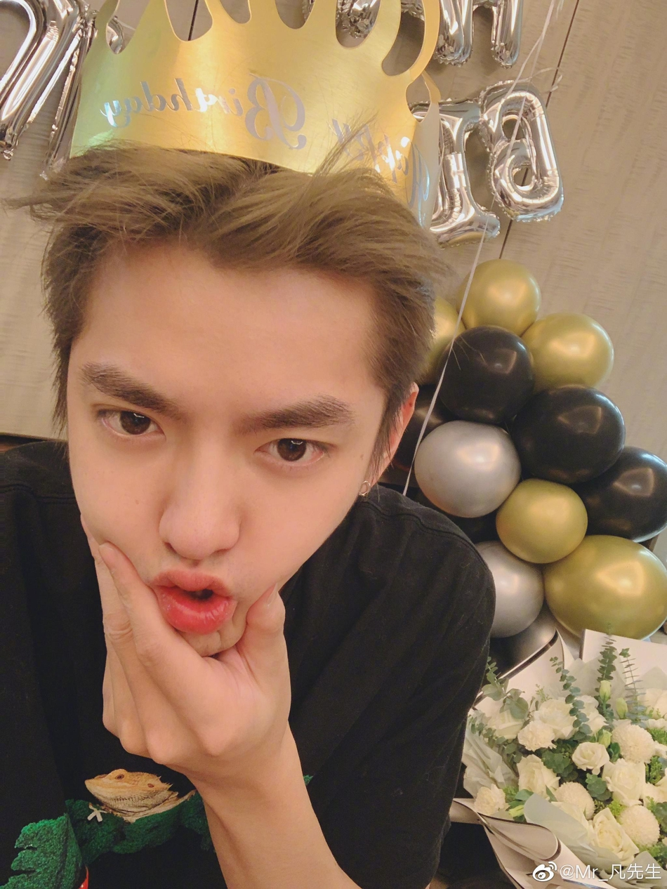 吴亦凡晒照庆祝三十岁生日自称适应度良好