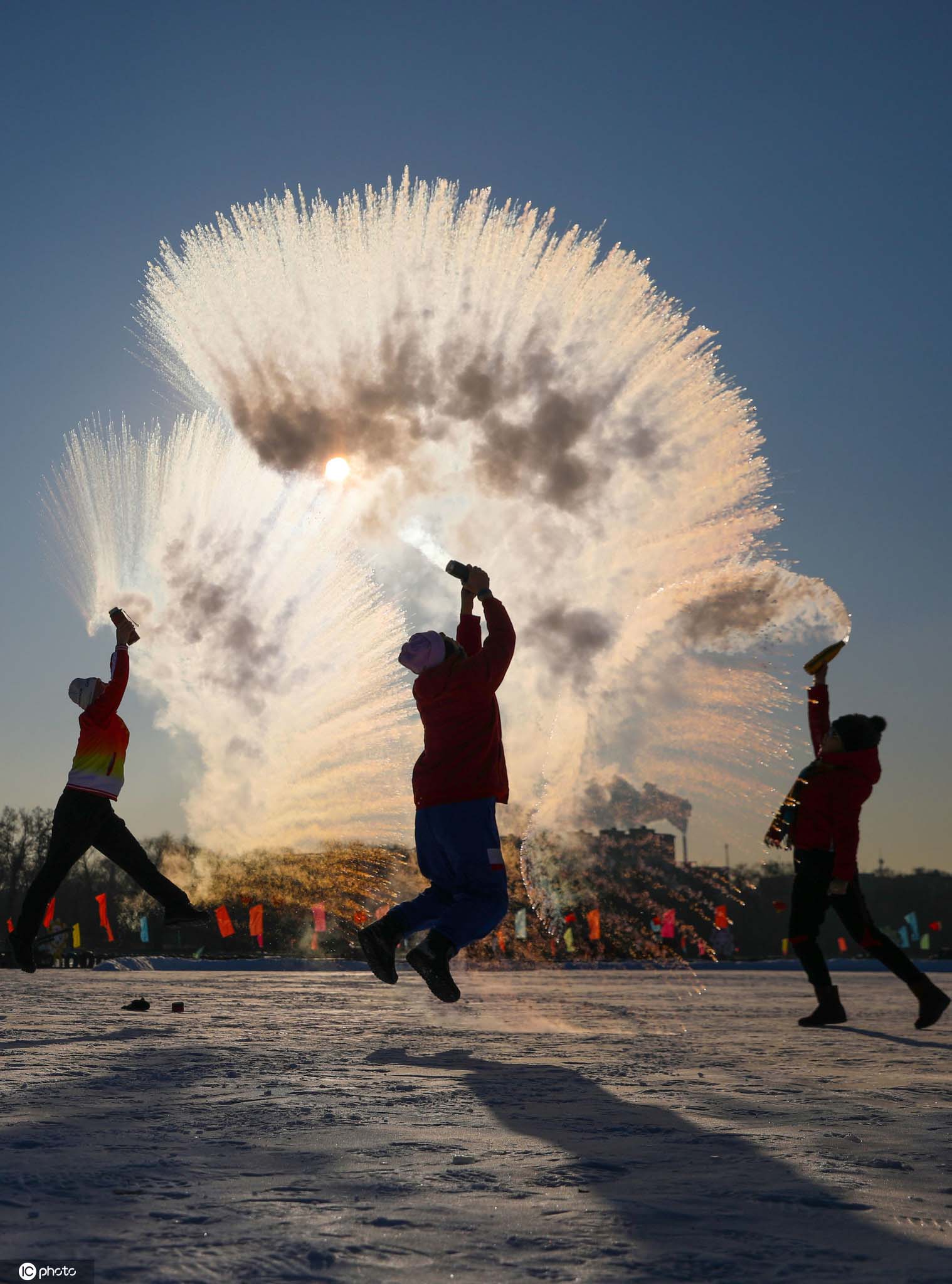 27沈阳市民玩泼水成冰画面美哭