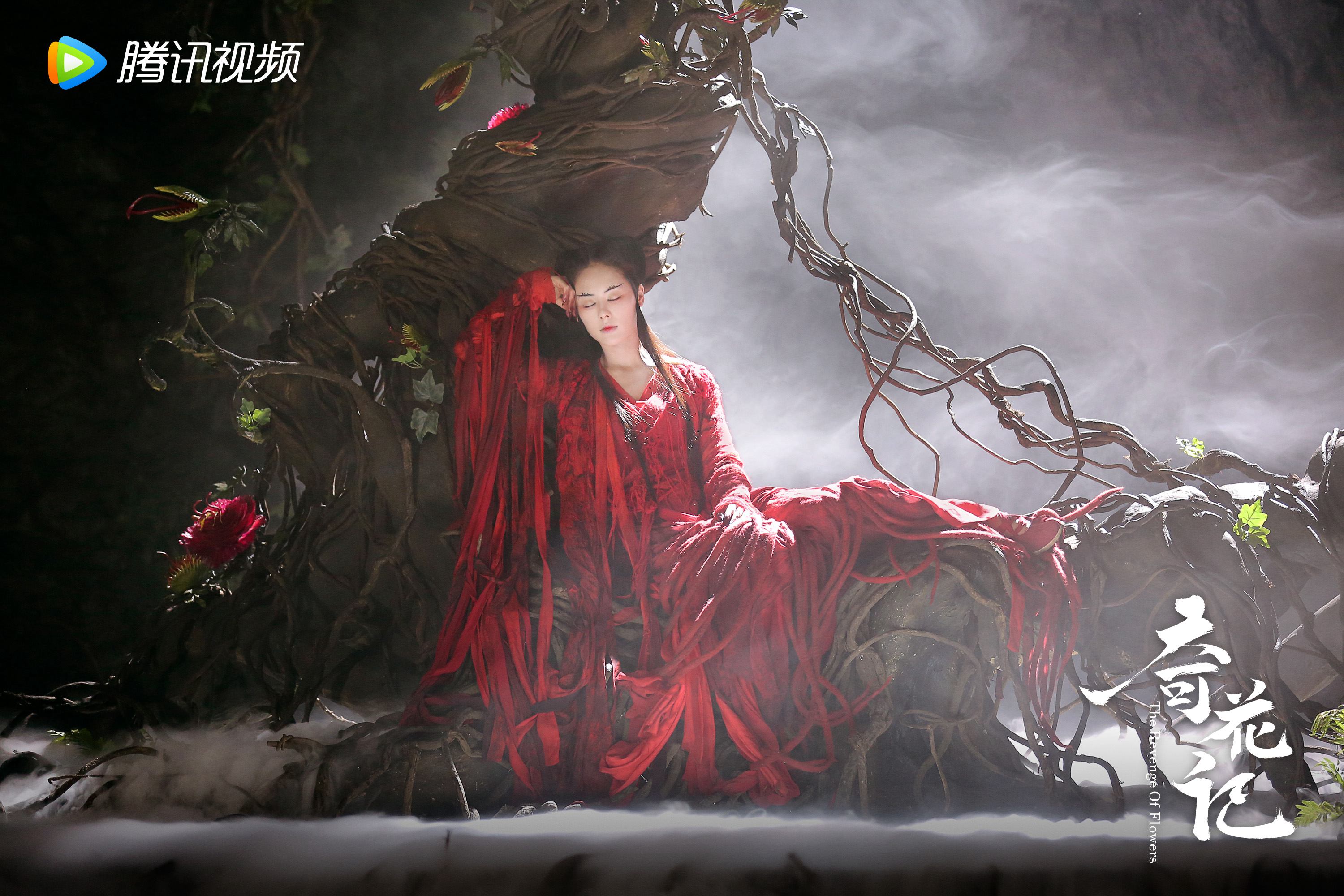 宋茜田园风抹胸花裙尽显温柔