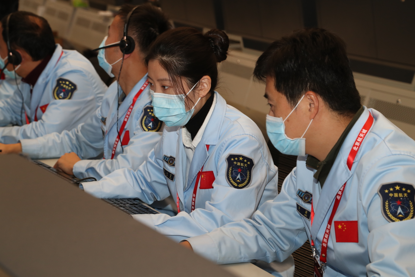 嫦娥五号工作人员照片图片